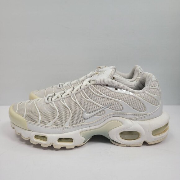 Nike Air Max Plus Men's Triple White Sneakers DM2362-100 US Size 7.5 - Picture 2 of 9